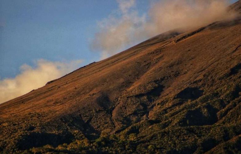 Ol Doinyo Sambu (Oldonyo Sambu)